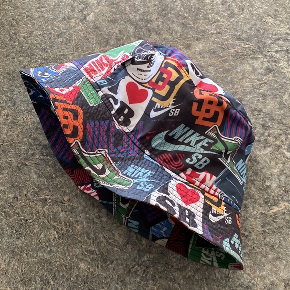 Nike SB Stickered Bucket Hat - Picture 1 of 9